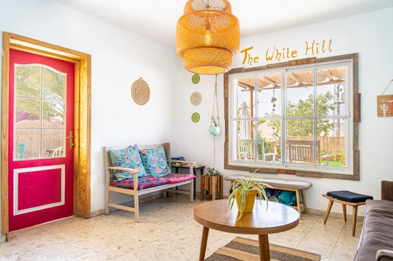 The White Hill Guesthouse 예로함 외부 사진